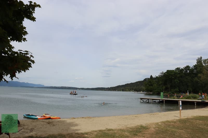 Charmantes 2.5-Zimmer-Campinghäuschen am Strand Camping Vinelz (7)