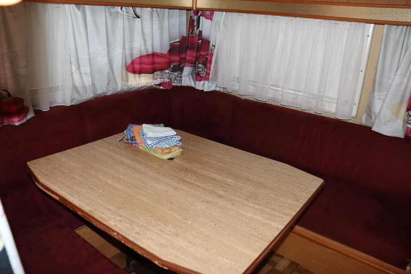 Charmantes 2.5-Zimmer-Campinghäuschen am Strand Camping Vinelz (3)