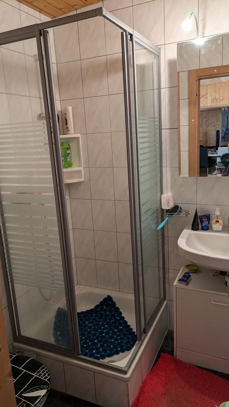 Charmantes 2.5-Zimmer-Campinghaus mit Sonnenterrasse in Raron VS (9)