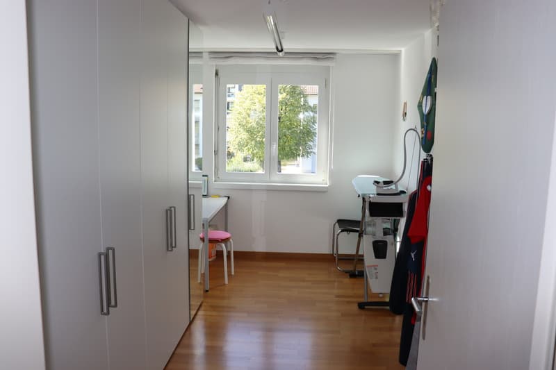 Licht, Raum und Lebensqualität - stilvoll wohnen in Oftringen! (12)