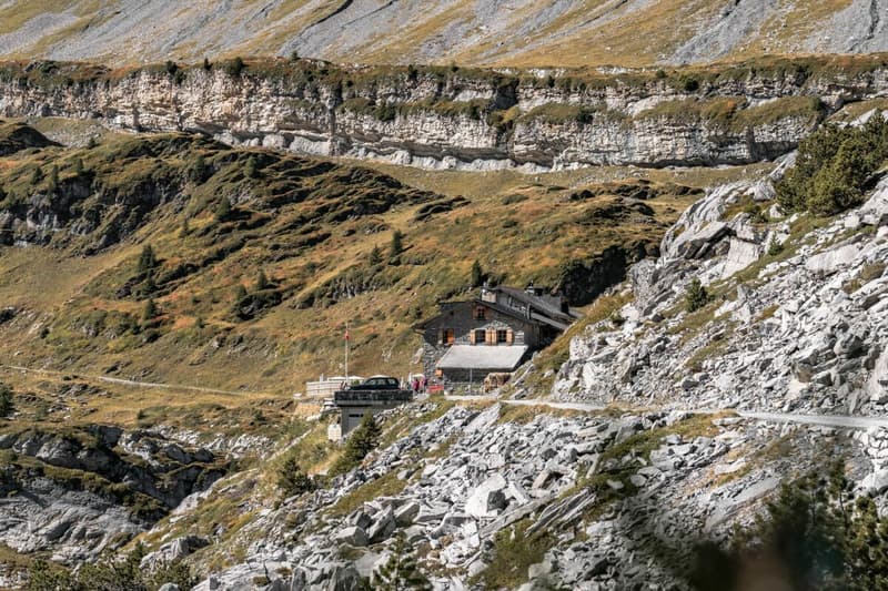 Historisches Berghotel Schwarenbach inmitten der imposanten Berner Alpen am Gemmipass (2)