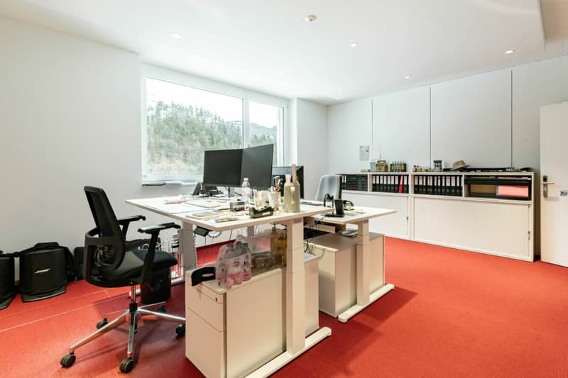 Moderne, grossflächige Büro- & Gewerbefläche in Matten (13)