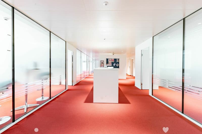 Moderne, grossflächige Büro- & Gewerbefläche in Matten (3)