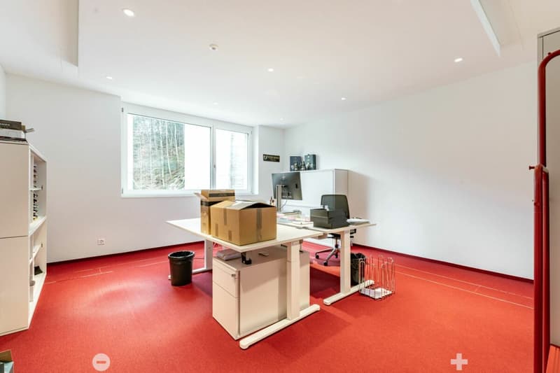Moderne, grossflächige Büro- & Gewerbefläche in Matten (4)