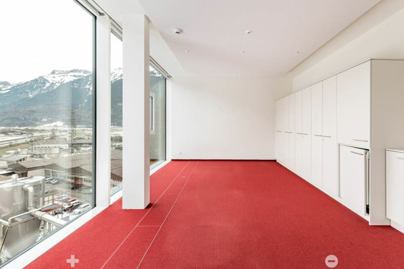 Moderne, grossflächige Büro- & Gewerbefläche in Matten (7)