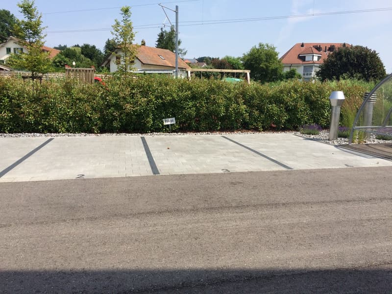 Parking extérieur à louer dans un emplacement central à Biberist (4)