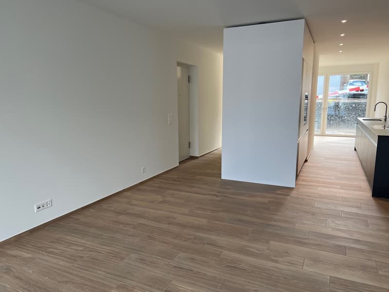 grosszügige 2.5-Zimmer- Eigentumswohnung Parterre (1)