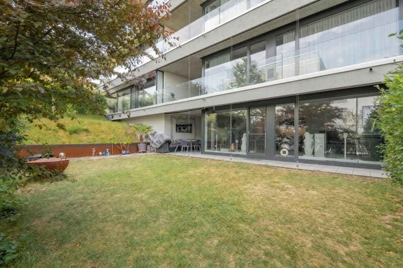 Elegant garden apartment in central location (1)