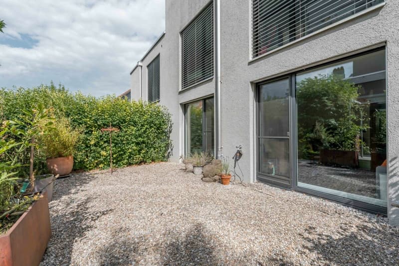 Elegant garden apartment in central location (8)