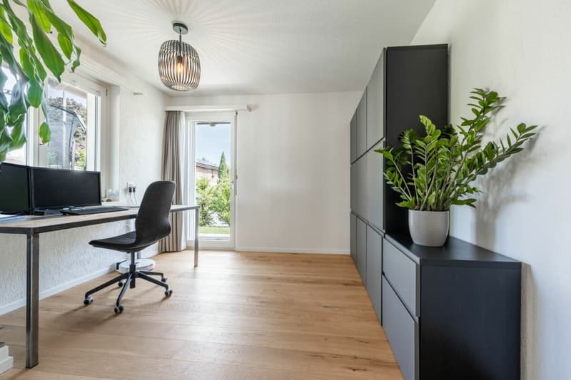 Exclusive Bungalow-Style House (13)