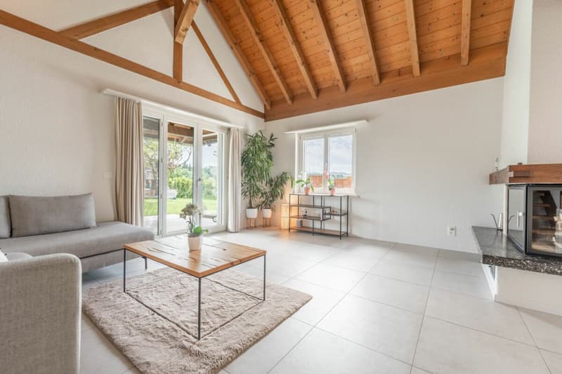Exclusive Bungalow-Style House (7)