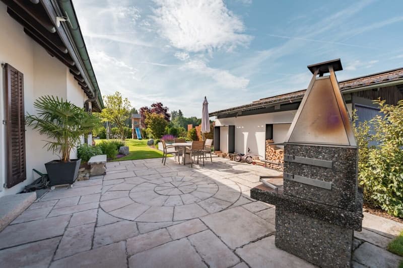 Exclusive Bungalow-Style House (17)