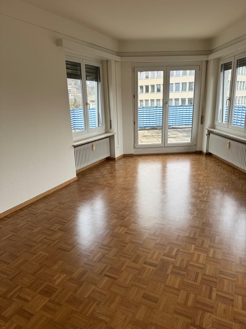 empty room, wooden parquet floor, large windows, sliding doors, radiators