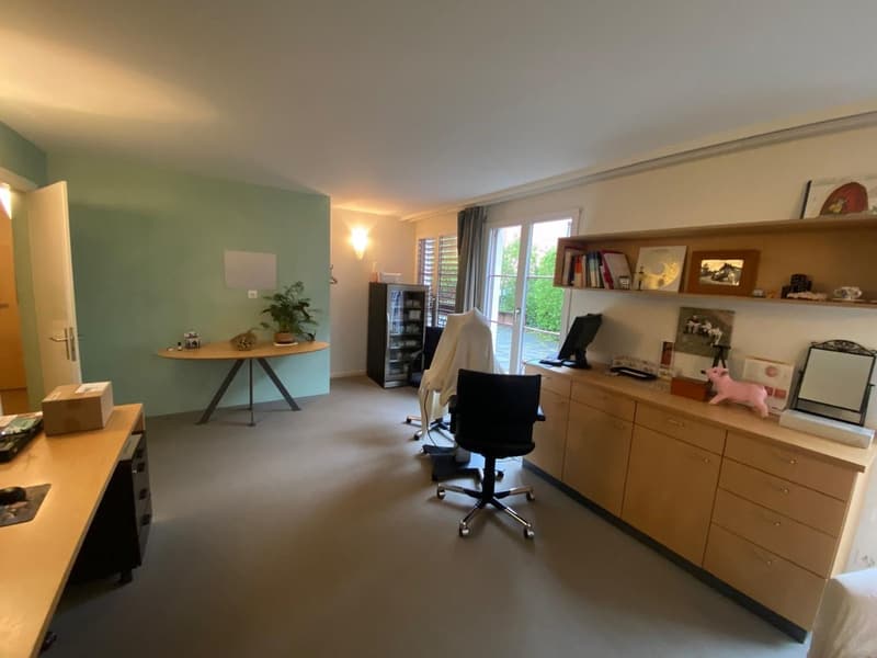 Practice in central location in Oberwil (4)