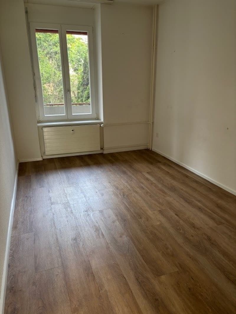 Beautiful, bright 2-room apartment in a quiet location with a covered balcony (6)