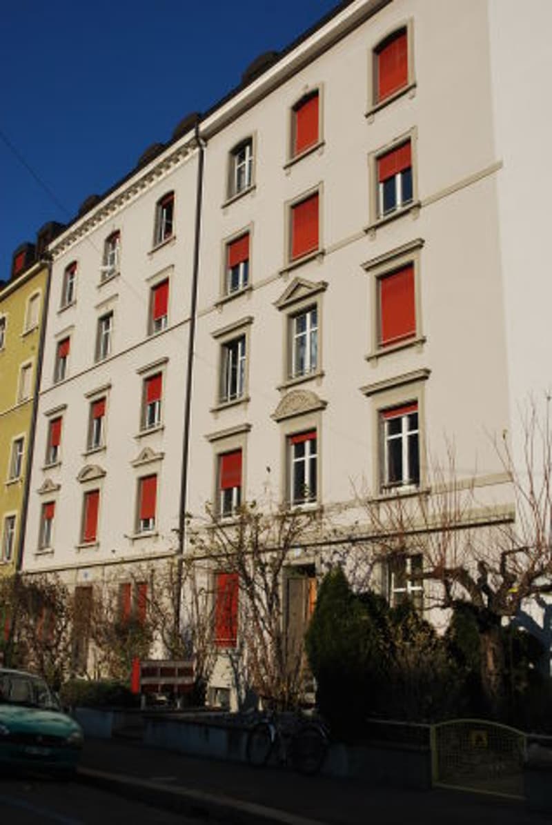 Beautiful, bright 2-room apartment in a quiet location with a covered balcony (10)