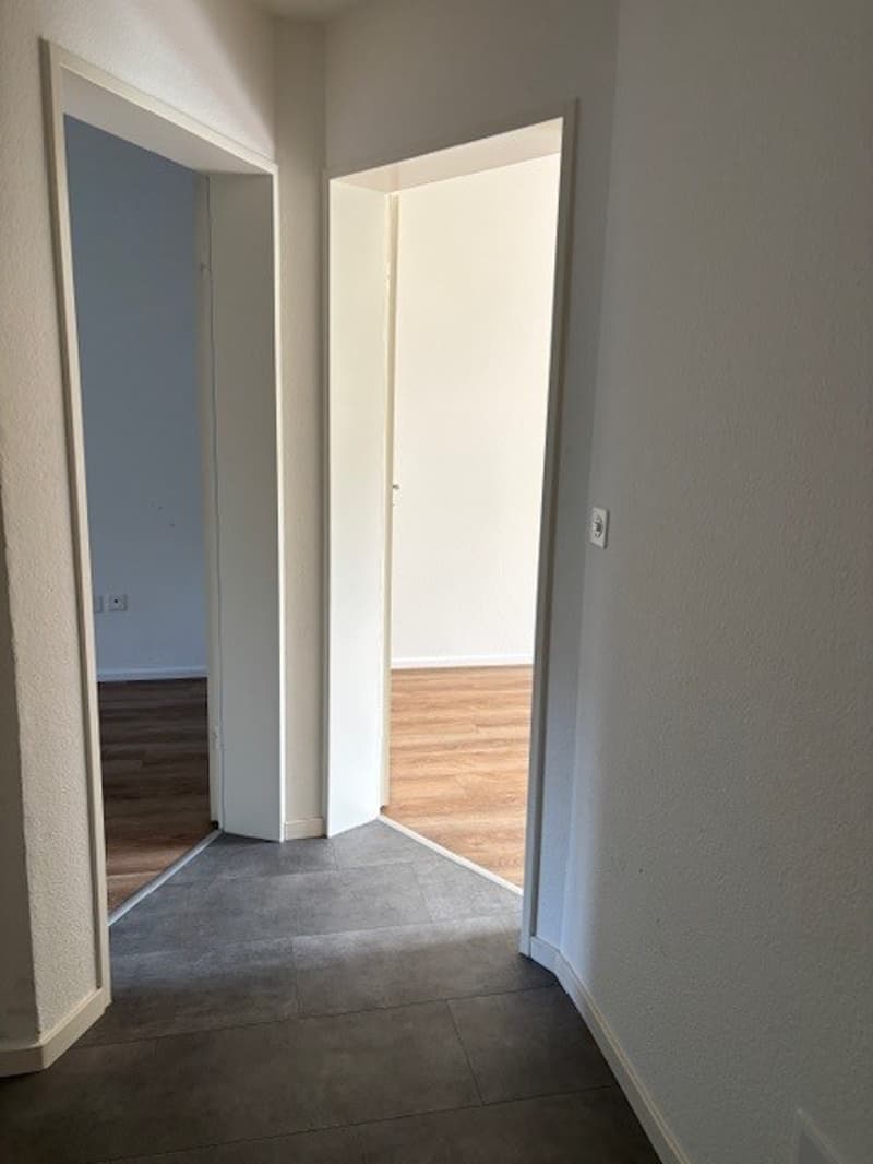 Beautiful, bright 2-room apartment in a quiet location with a covered balcony (9)