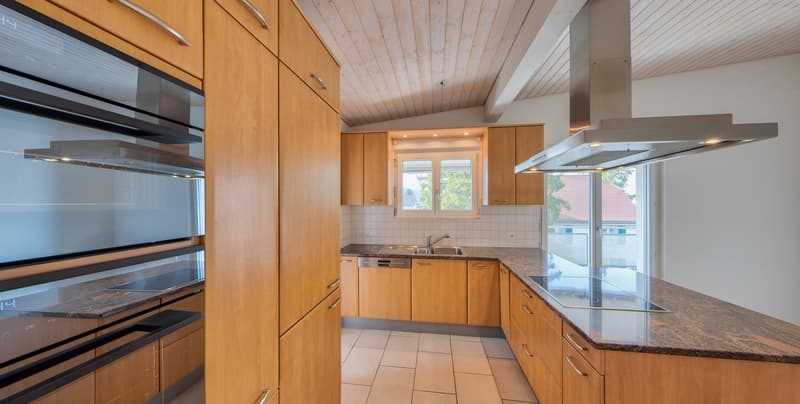 Aussergewöhnliche 5.5-Zimmerwohnung mit Weitblick in Aesch (4)