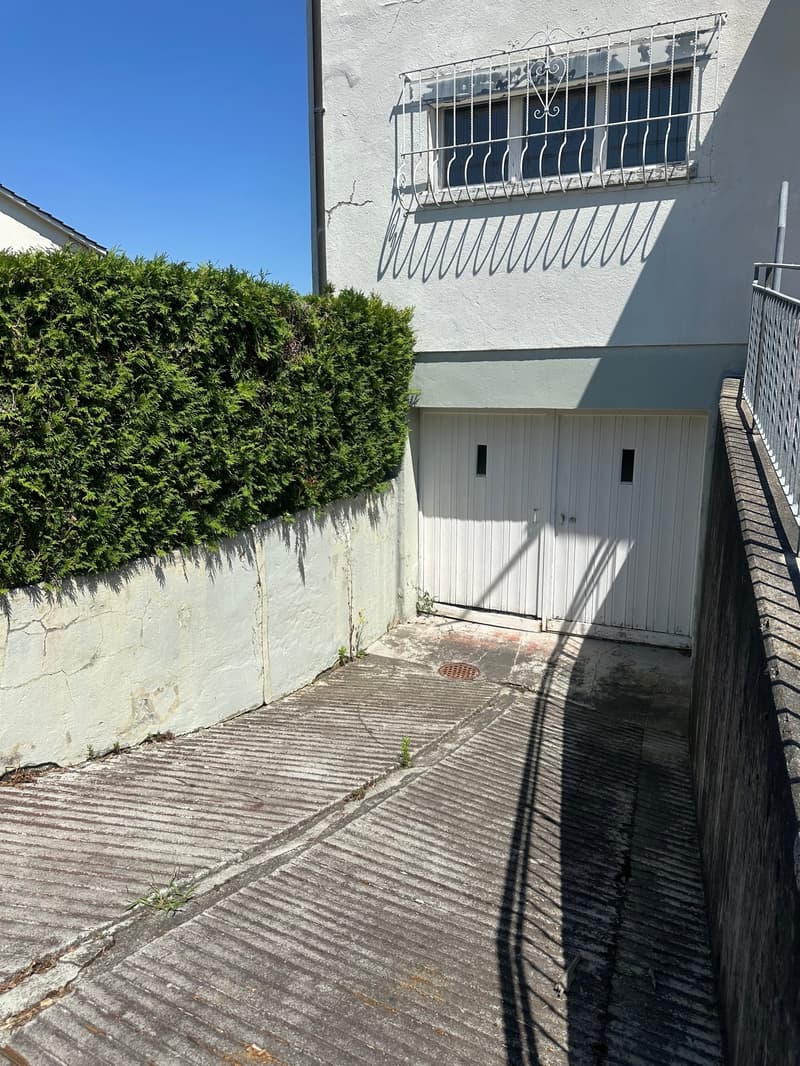 Doppeleinfamilienhaus in Hofstetten-Flüh – Renovationsobjekt an guter Lage (12)