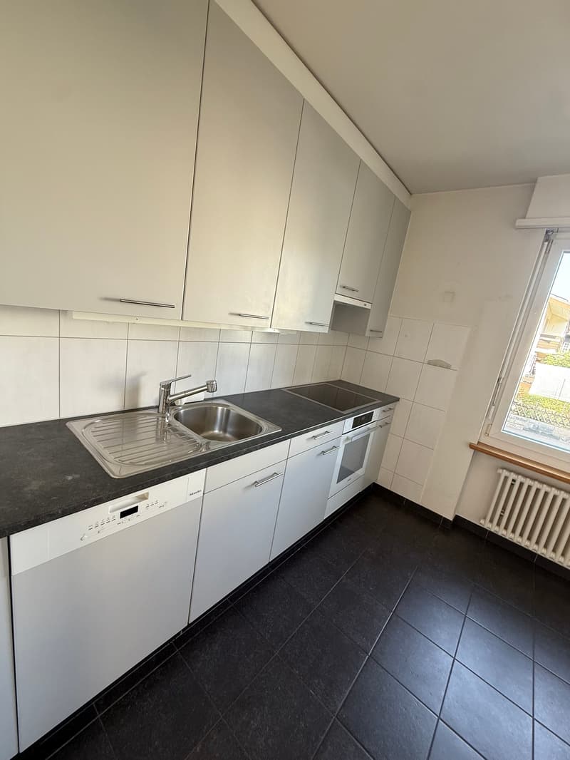 Appartement 4 pièces lumineux avec balcon à Pratteln (2)