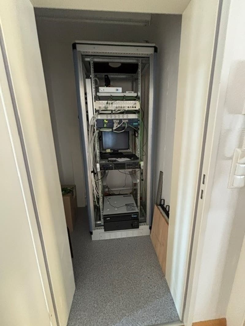 Attraktive Gewerbe- und Bürofläche an zentraler Lage in Binningen (8)