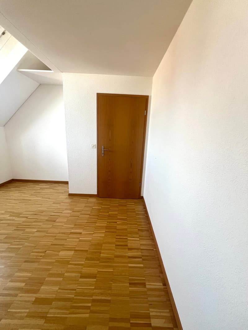 Grosszügige 4.5 Zimmerwohnung an ruhiger Lage und toller Aussicht (10)