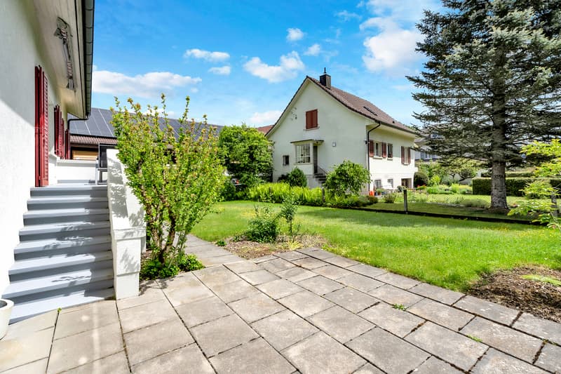 Schön begrünter Gartenbereich mit guter Besonnung