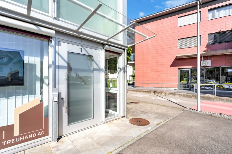 Haupteingang zur 3.5- Zimmer Wohnung im 1.OG