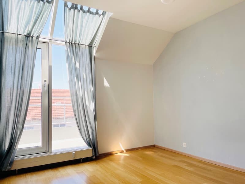 Zimmer 2 linke Wohnung / Chambres / Rooms / Camere