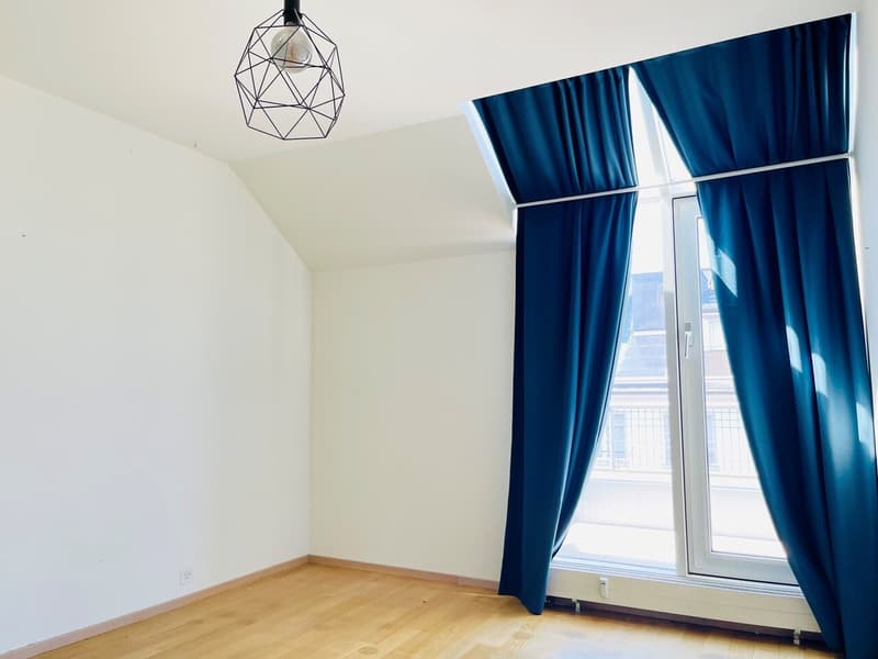Zimmer 2 rechte Wohnung / Chambre 2 / Room 2 / Camera 2