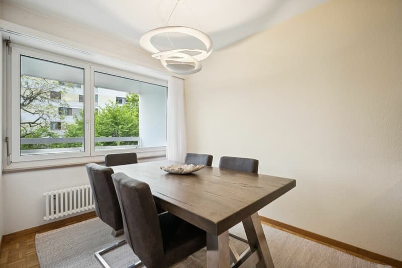 Modern, comfortable 4.5-room apartment with spacious south-facing balcony and parking space (2)