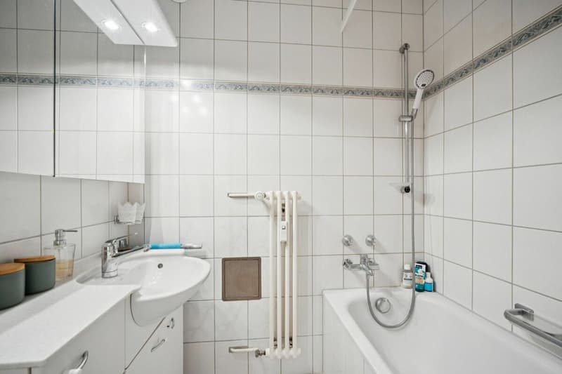 Modern, comfortable 4.5-room apartment with spacious south-facing balcony and parking space (8)