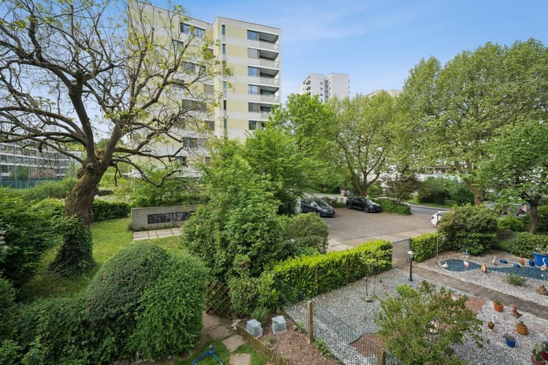 Modern, comfortable 4.5-room apartment with spacious south-facing balcony and parking space (9)