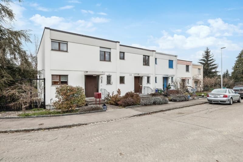 Maison de ville semi-détachée de 4 1/2 pièces avec salle de loisirs, jardin potager et garage (1)