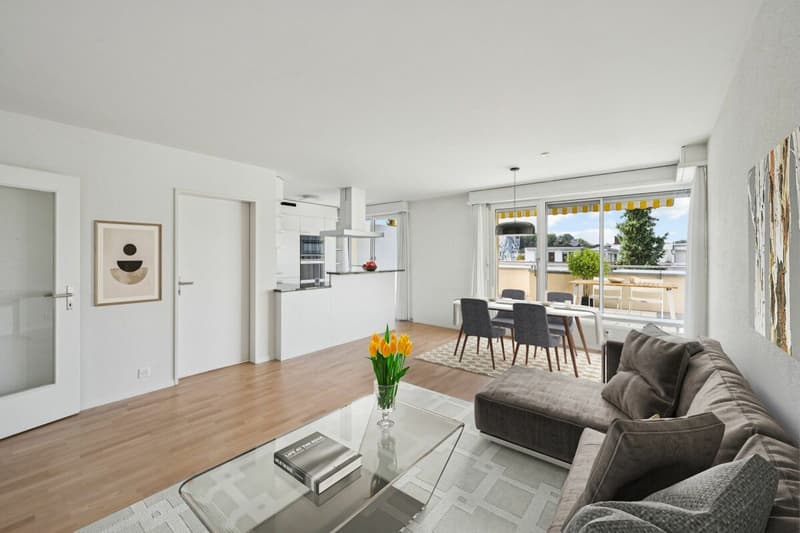 Moderne 4 1/2-Zimmer-Attika-Wohnung mit 85 m2 Terrasse und Garage in ruhiger Zentrumsnähe (4)