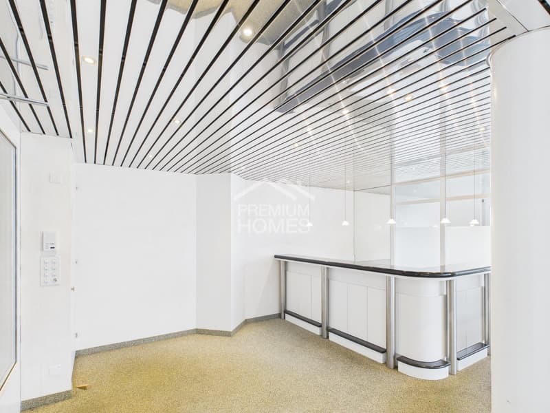Your Dream Workplace in a Prime Location (3)