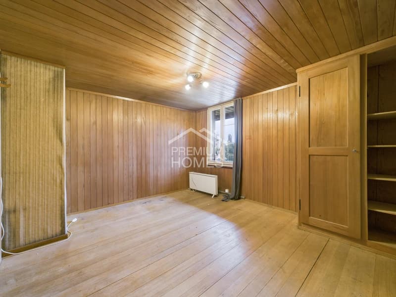 Versatile multi-family house with development potential and approved expansion (11)