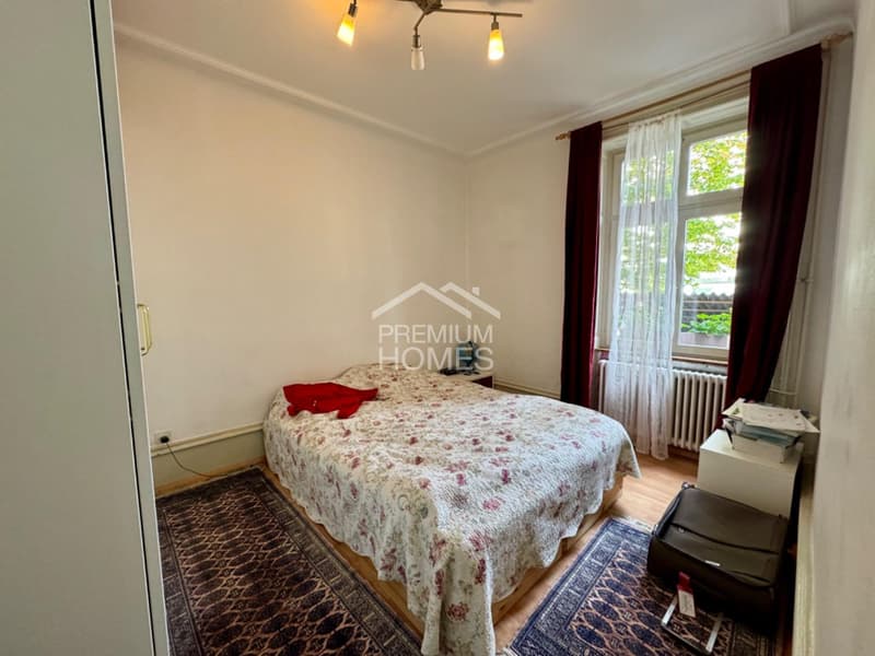 Centrally located multi-family house for investors! (4)