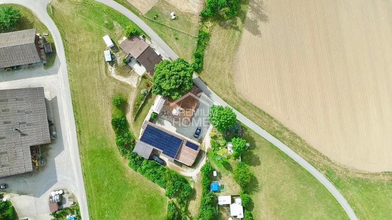 Maison multifamiliale avec élevage de chevaux et espace agricole (2)