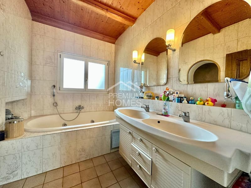 Maison multifamiliale avec élevage de chevaux et espace agricole (7)