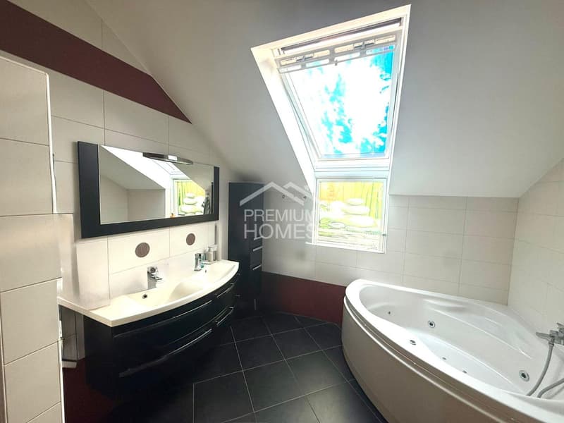 Dream home with whirlpool, solar system & plenty of space in Thielle (4)