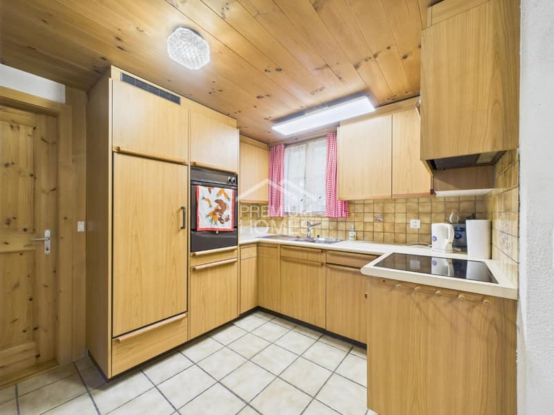 Estate in the agricultural zone with 2 residential units, large parcel (6)