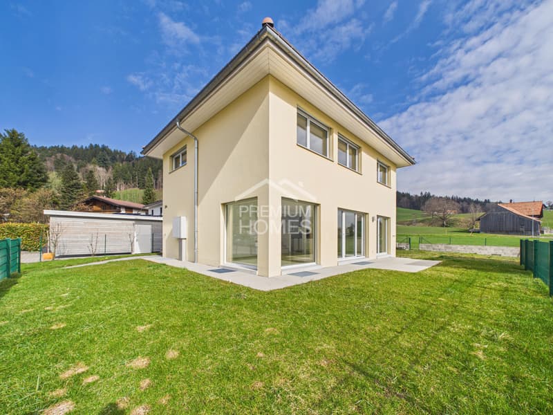 Family Space in Green (1)