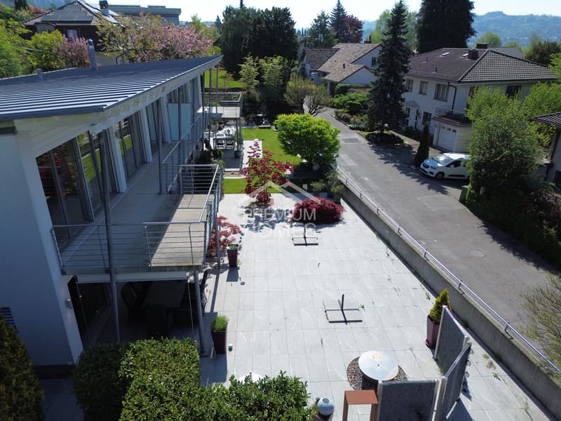 Modernes Zuhause mit grosszügigen Terrassen (10)