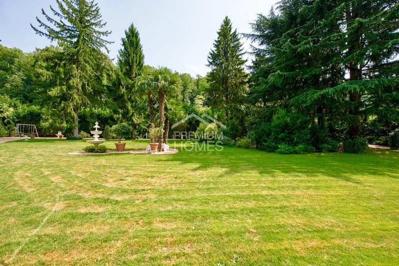 Residenza di prestigio tra parco, bosco, lago e privacy assoluta (2)