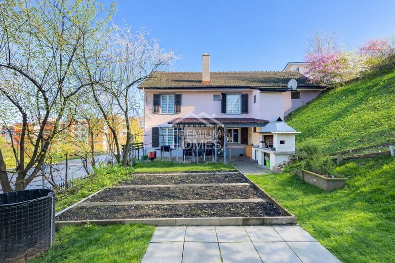 A HOME THAT WRITES STORIES (2)