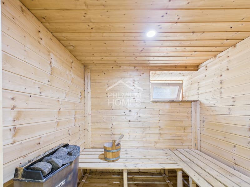 Long-term capital investment in a prime location! (9)