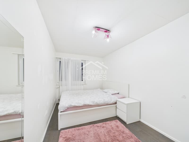 Solidly built - lovingly maintained (3)