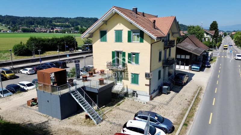Multifunctional commercial property with top connection (1)