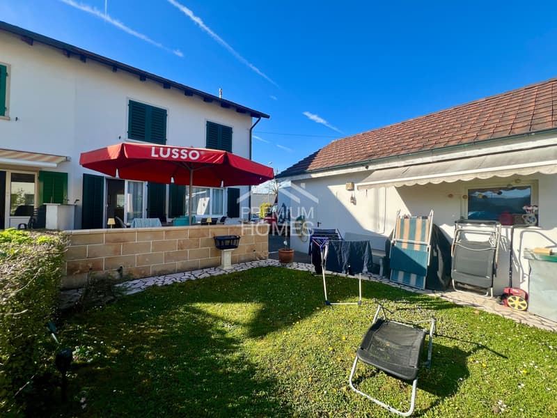 Charming semi-detached house with sunny garden, double garage & more (5)